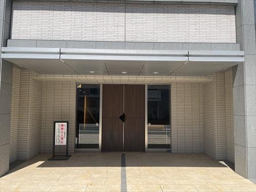 エントランス正面（２０２５年４月撮影）