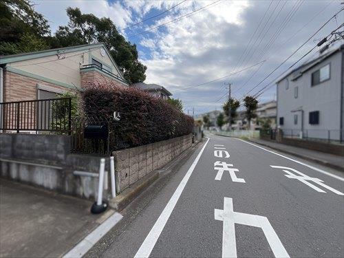 前面道路（Ｒ７年１０月撮影）