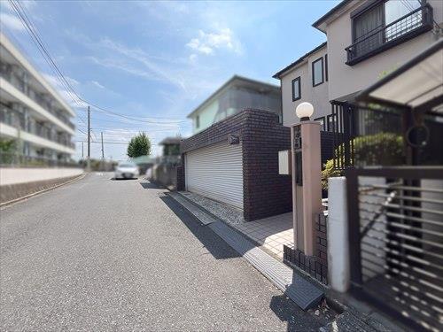 前面道路（２０２５年８月撮影）