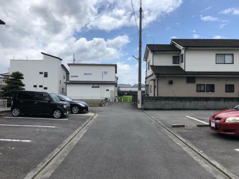 前面道路 寫真撮影日：8/7/23, 12:00?AM