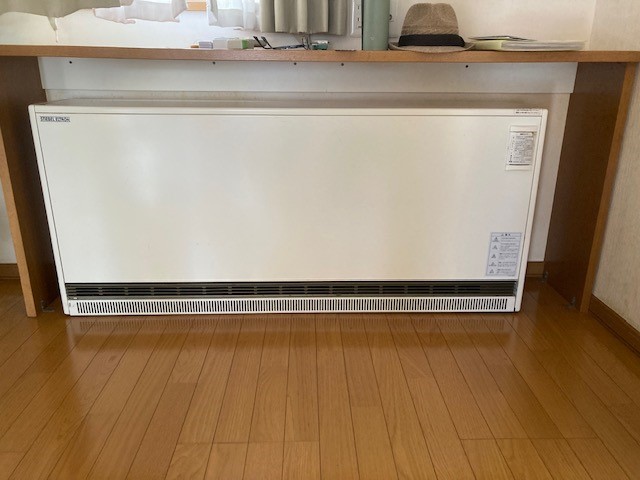 蓄熱暖房機 寫真撮影日：10/5/25, 12:00?AM