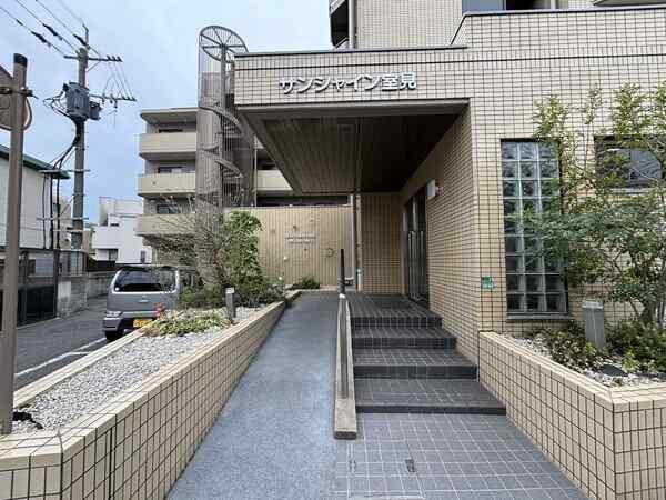 大通り沿いに面し視認(rèn)性のいいエントランス