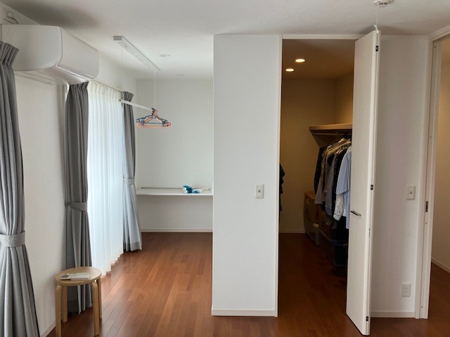 主寢室ウォークインクローゼット 寫真撮影日：5/23/25, 12:00?AM