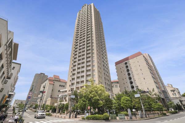 地上32階建、総戸數(shù)177戸のタワーマンションです。三菱地所コミュニティにより日勤管理されています。