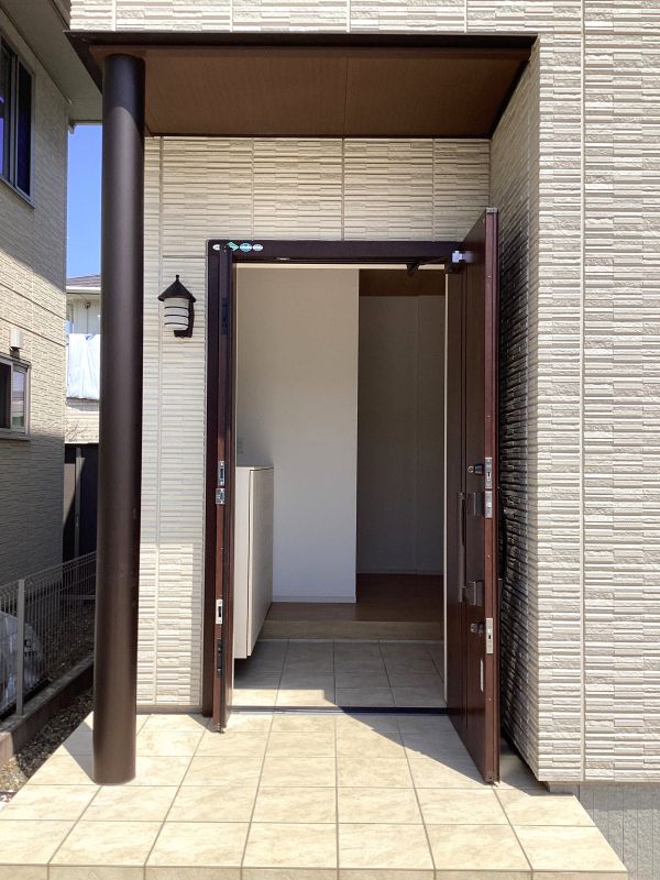 玄関（2025年6月撮影）