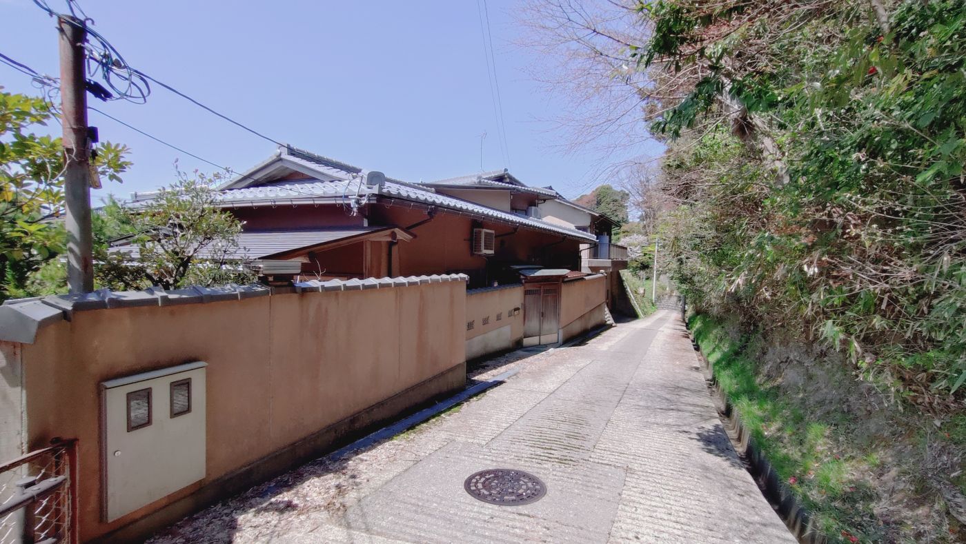 東側?。玻埃玻的辏丛麓橛? onerror=