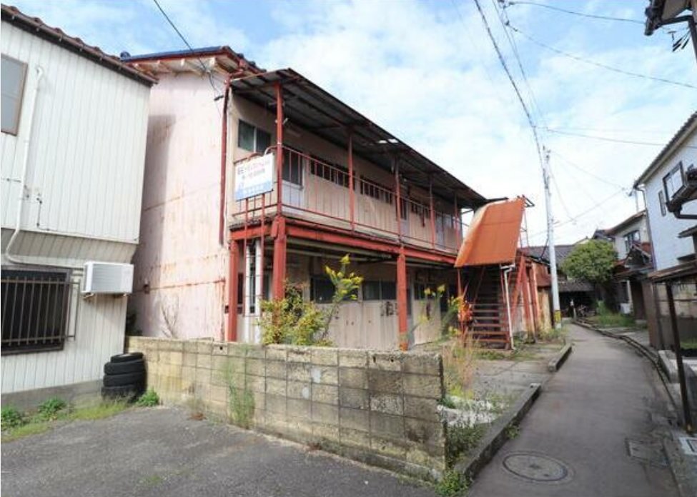 前面道路含む外観