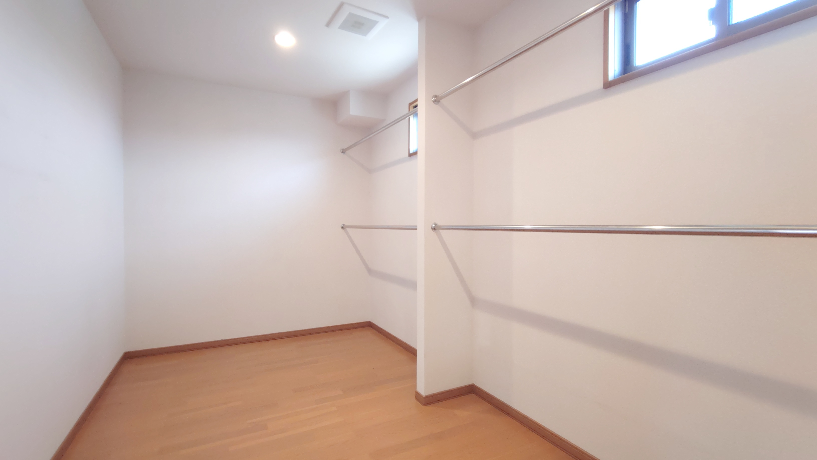 ２階ウォークインクローゼット　２０２５年７月撮影