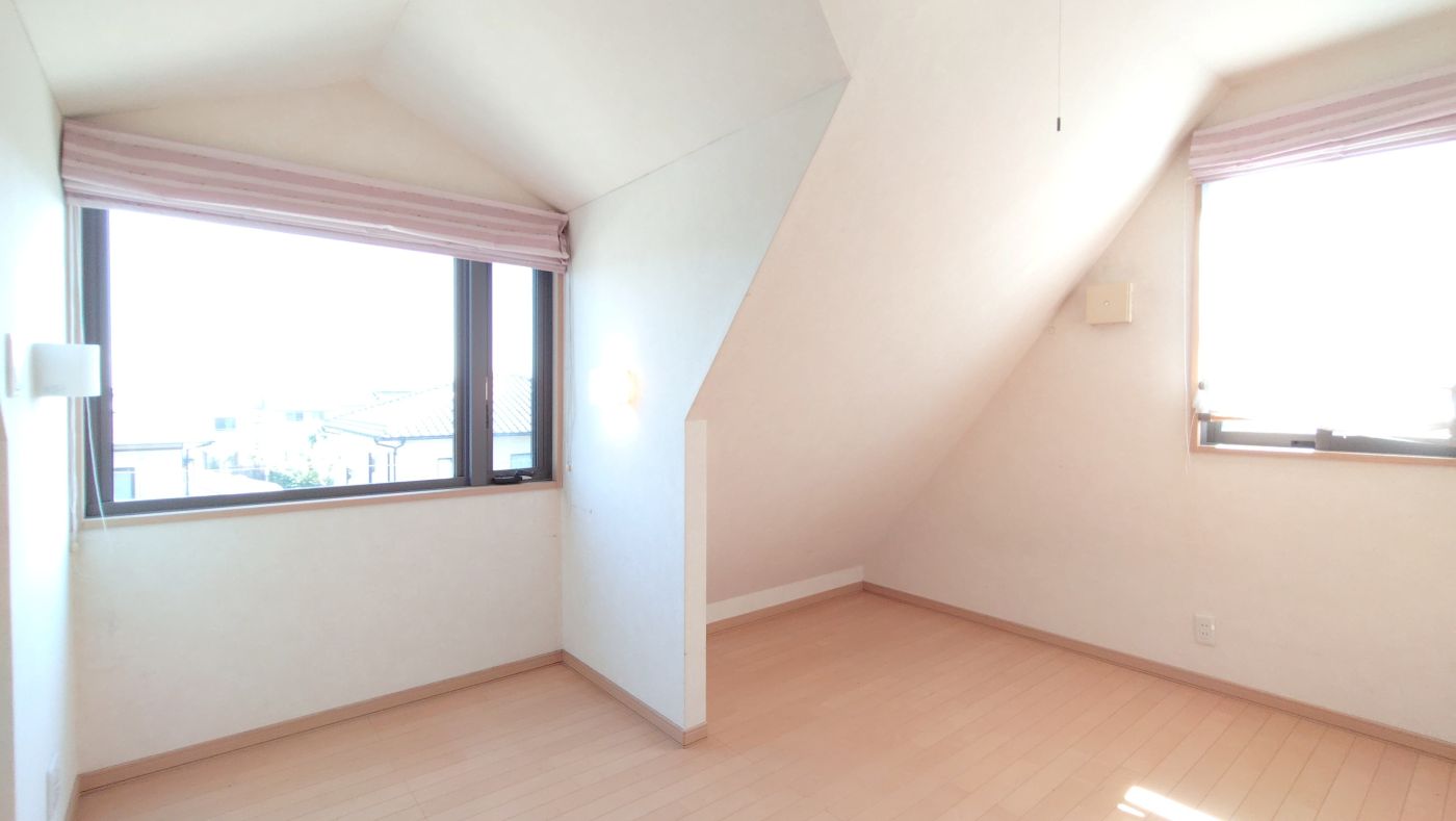 勾配天井の３階洋室　２０２５年７月撮影