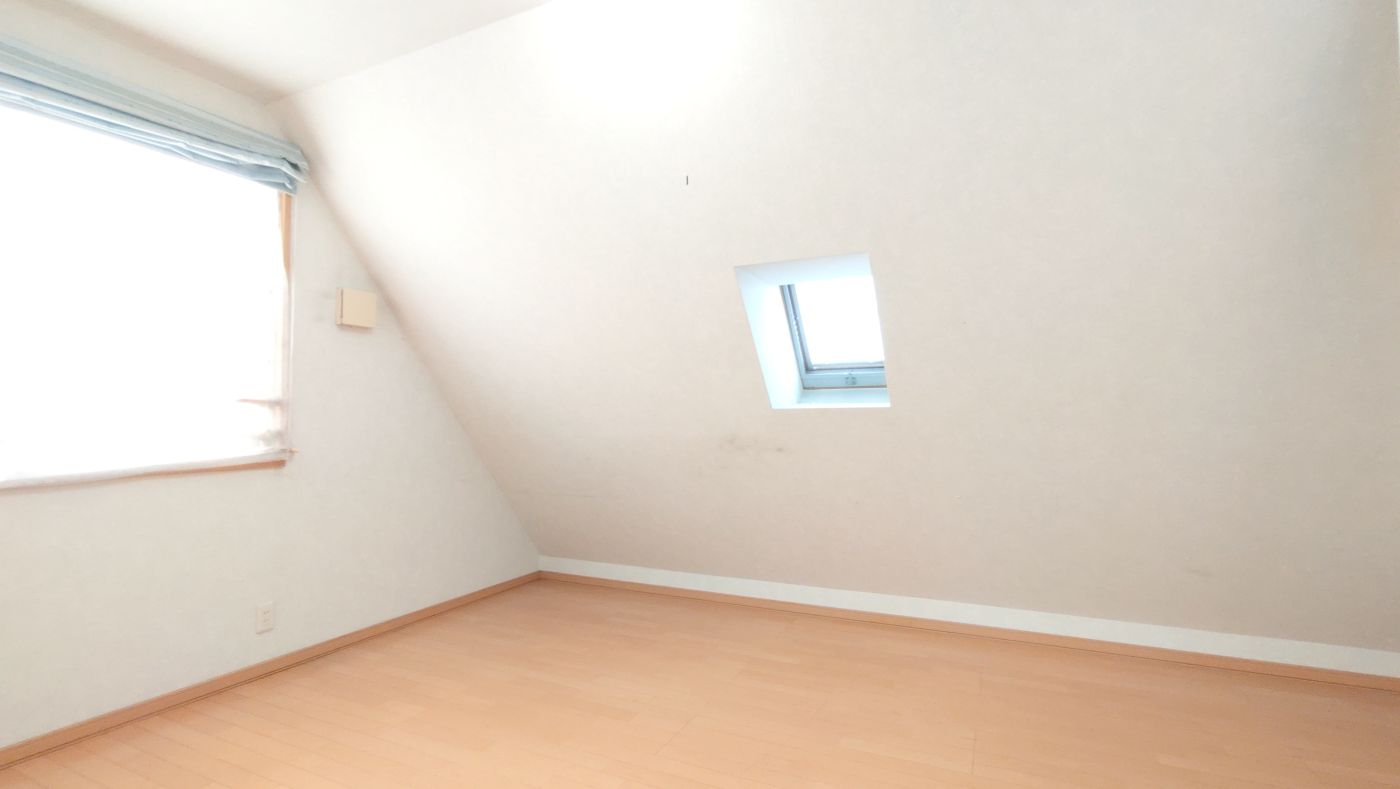 勾配天井の３階洋室　２０２５年７月撮影