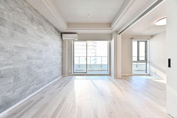 34階部分につき、明るさと開放感が感じられる住空間。ご家族団らんのLDKは約13.4帖の広さです。