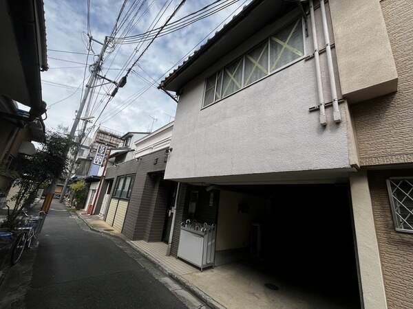 買い物施設や教育施設などが徒歩圏內に揃う、暮らしやすい住環境です。ぜひ実際に、現地をご確認ください。