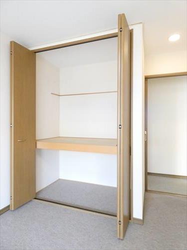 ２階東側洋室収納