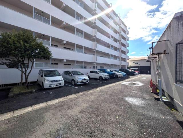 駐車場(chǎng)(共用設(shè)備)  寫(xiě)真撮影日：2025-10-20