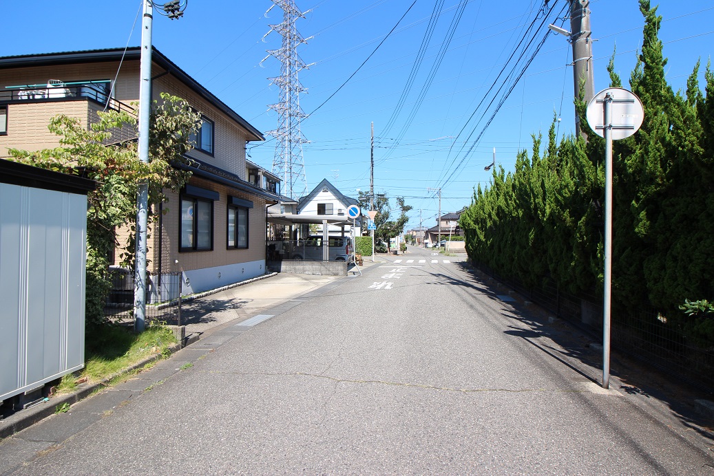 前面道路 寫真撮影日：9/6/24, 12:00?AM
