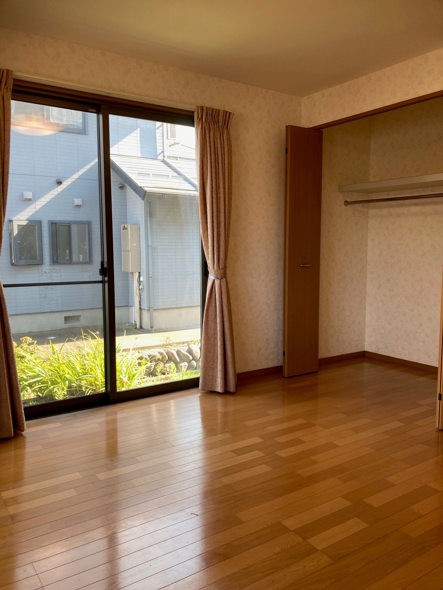 洋室 寫真撮影日：8/20/25, 12:00?AM