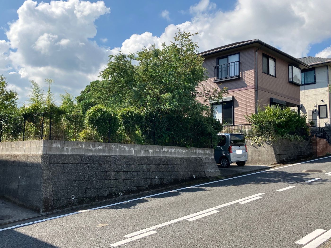 前面道路含む外観