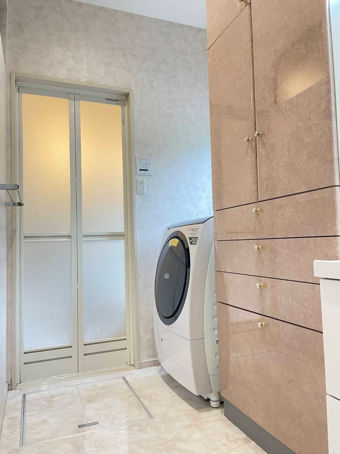 脫衣所にも収納があります