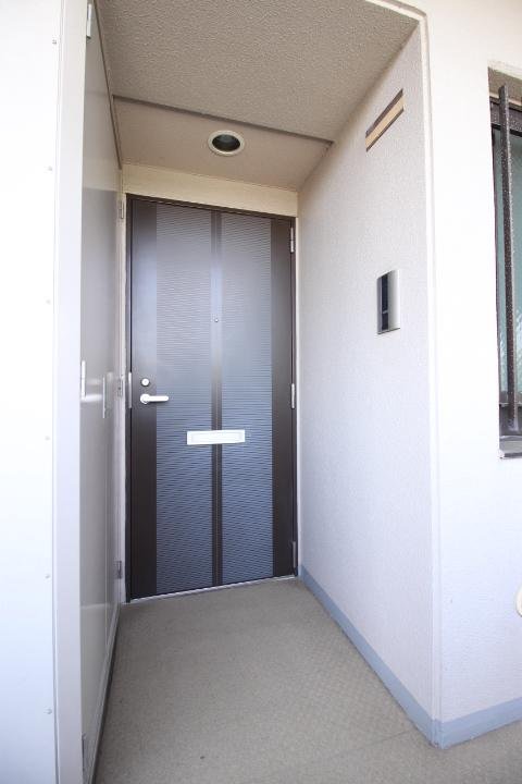 ☆玄関外側(cè)になります☆