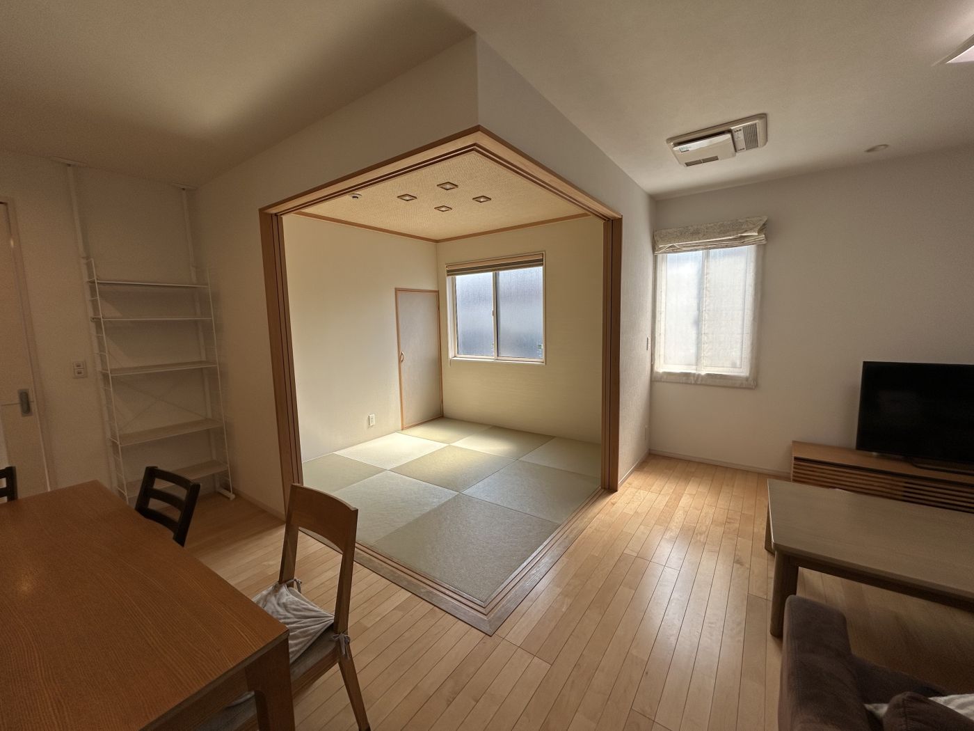 室內 寫真撮影日：6/1/25, 12:00?AM