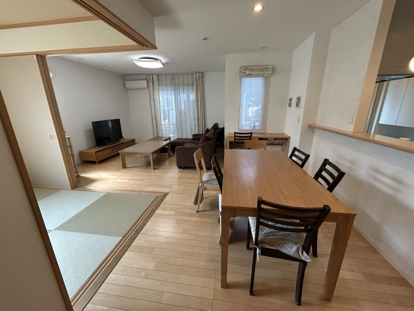 室內 寫真撮影日：6/1/25, 12:00?AM