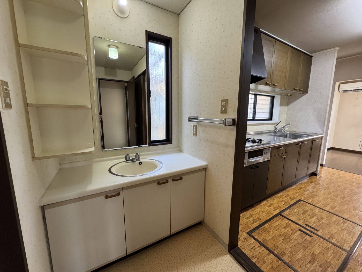 洗面室 寫真撮影日：9/11/25, 12:00?AM