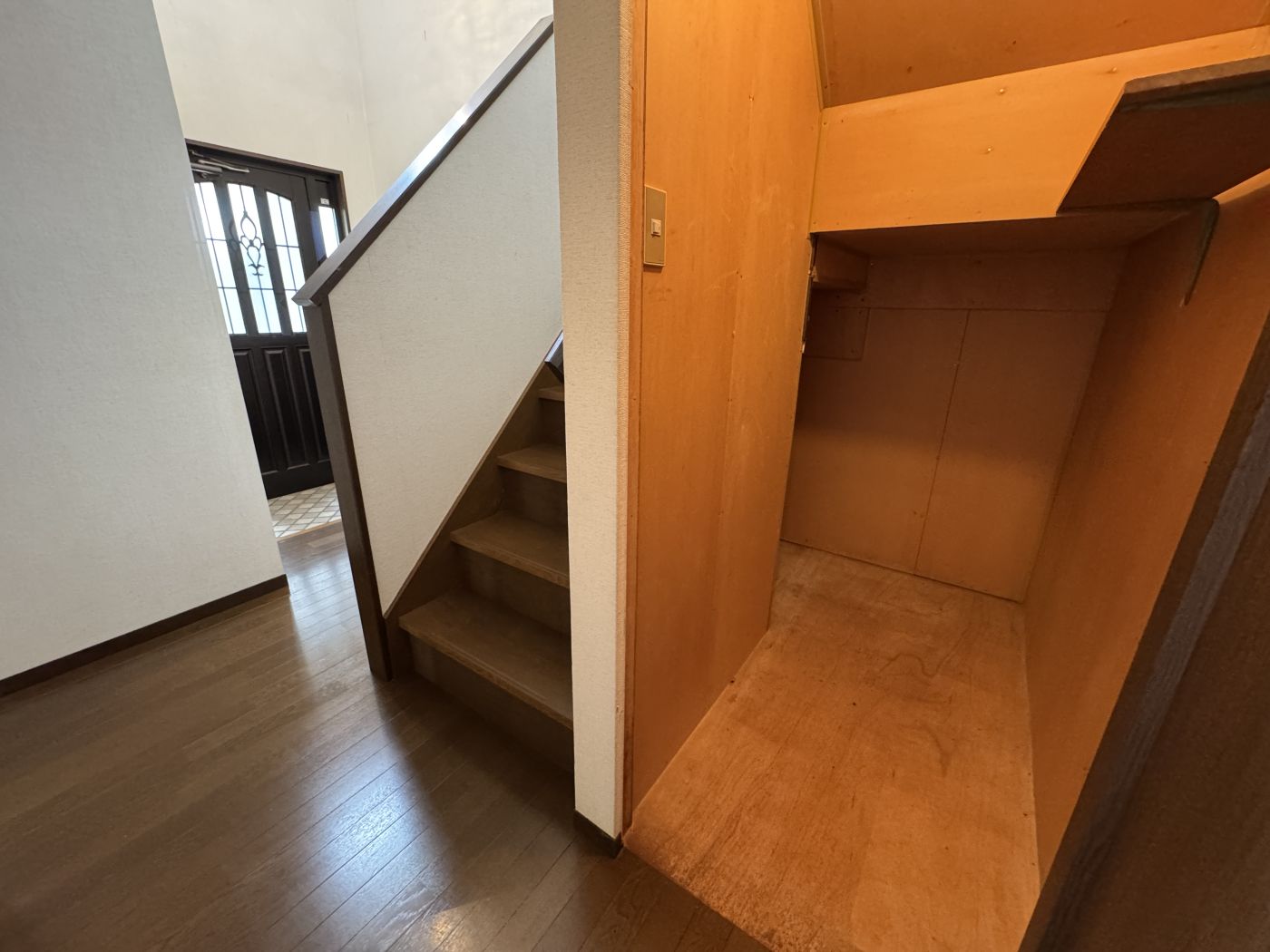 階段下物入 寫真撮影日：9/11/25, 12:00?AM