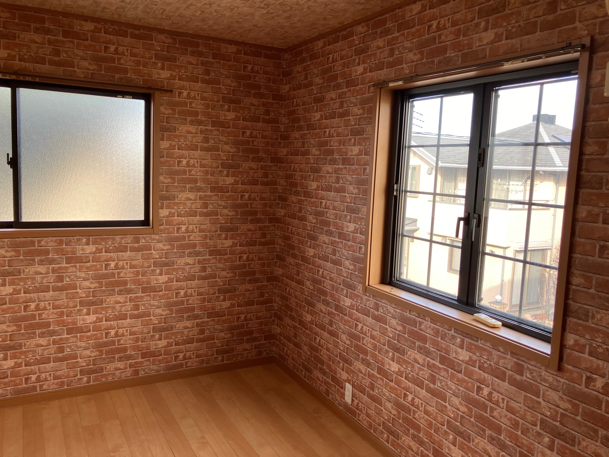 北東側約6.5帖の洋室