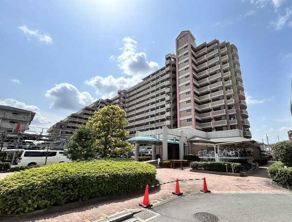 JR埼京線「南與野」駅徒歩16分、都心主要エリアへの通勤も軽快に。小中學校も徒歩圏內に揃っています。