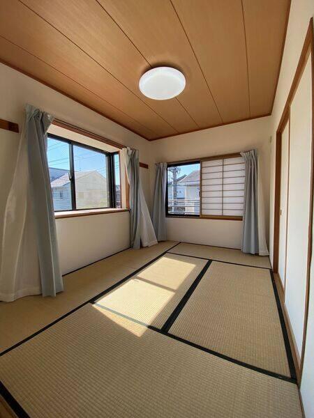 ◆角部屋ならではの二面採光で日當たり良好な和室　◆畳表貼替え、障子張替（2024年4月実施）