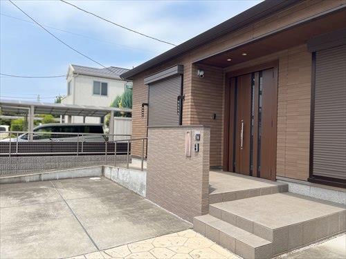 外観＋駐車スペース＿２０２５年５月撮影