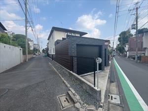 北東側前面道路（２０２５年６月撮影）