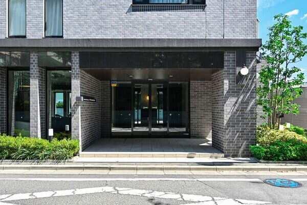 ?邸宅感を演出したエントランスアプローチ