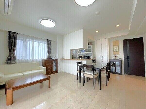 足元からお部屋を暖める『床暖房』（LD部分）※家具?調度品は販売対象に含まれません。