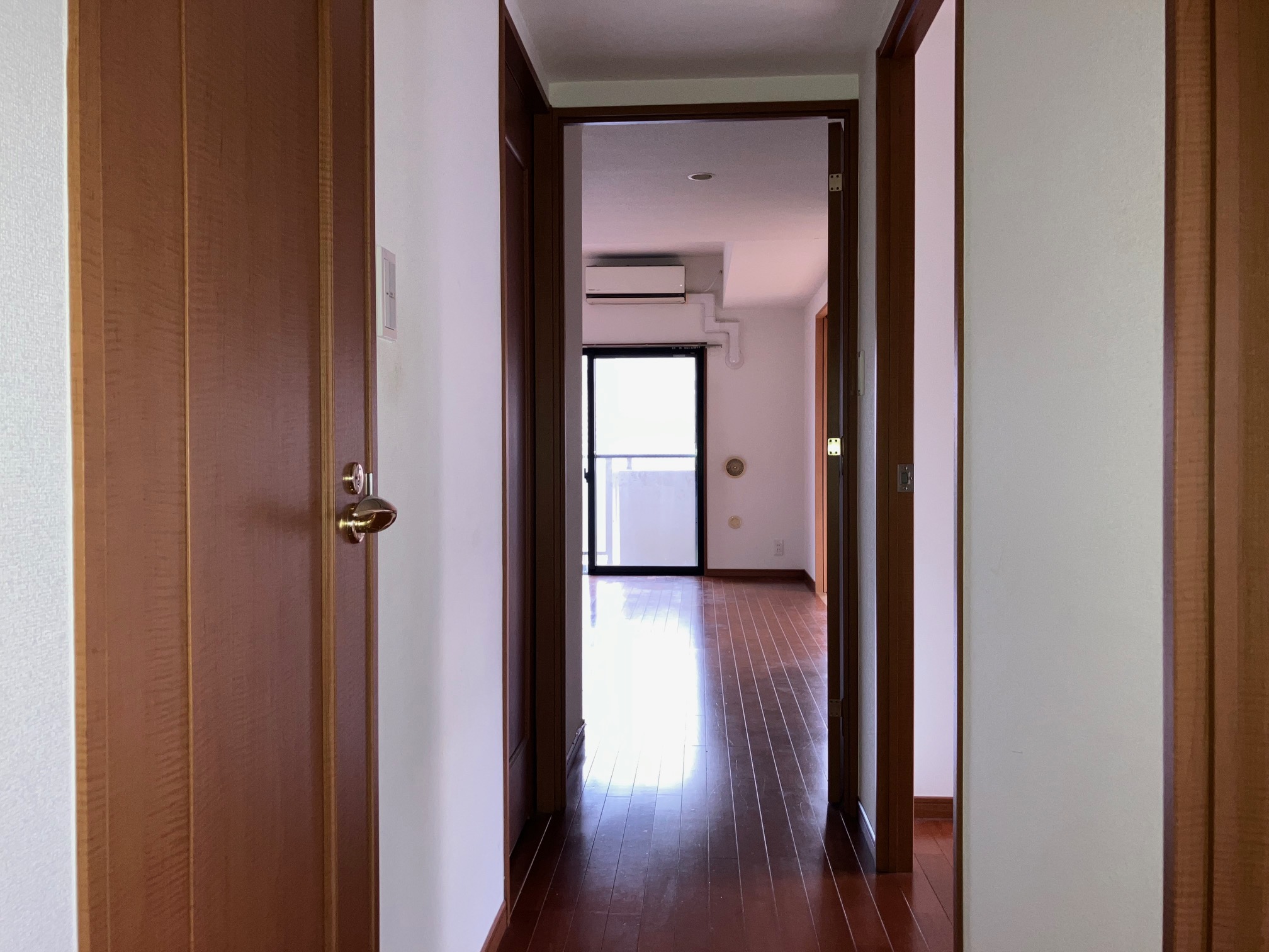 廊下 寫真撮影日：10/1/25, 12:00?AM