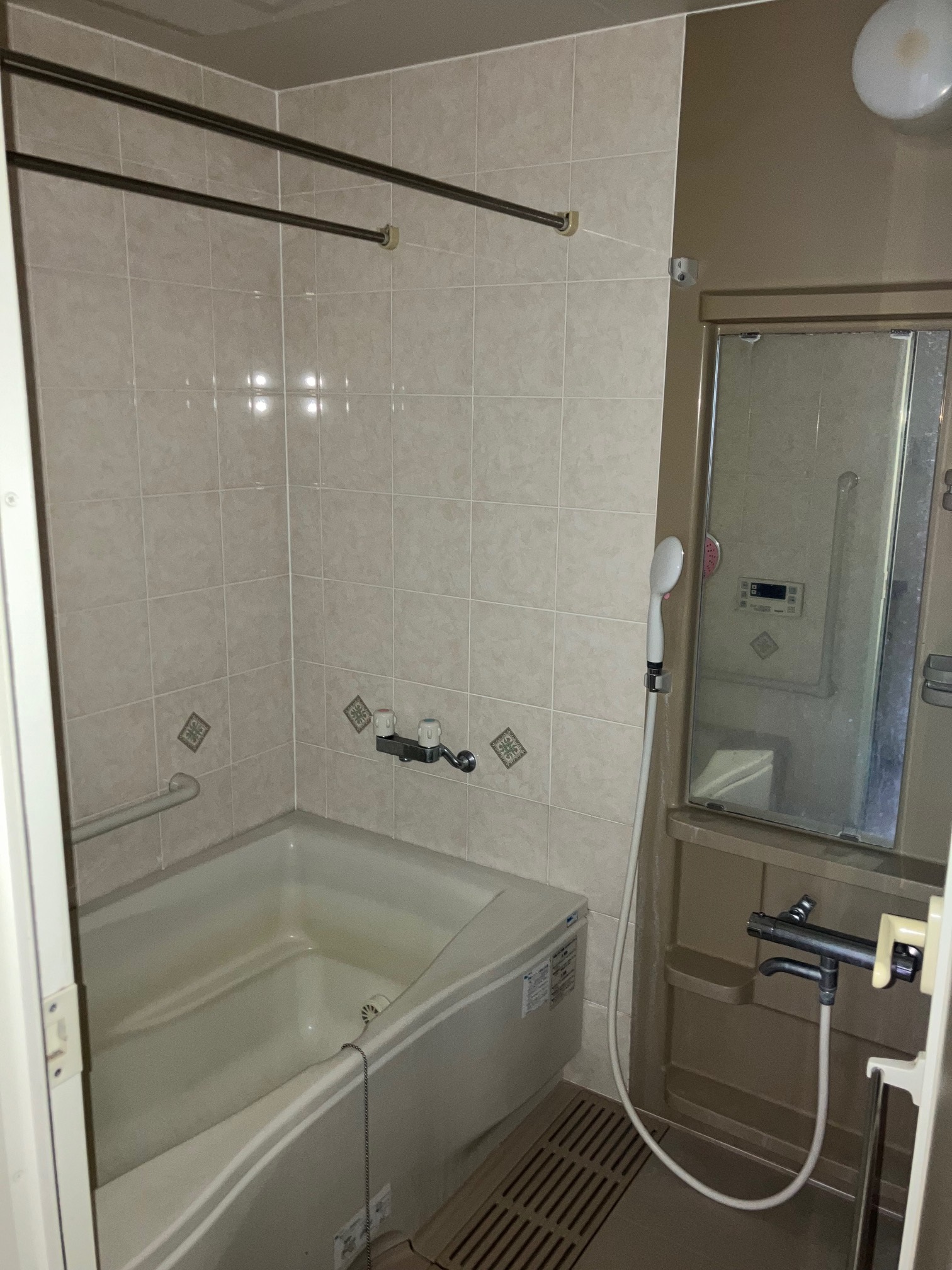 浴室 寫真撮影日：10/1/25, 12:00?AM