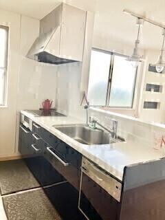 調理中も家族との會話が弾むカウンターキッチン。※販売対象に家具?調度品は含まれません。