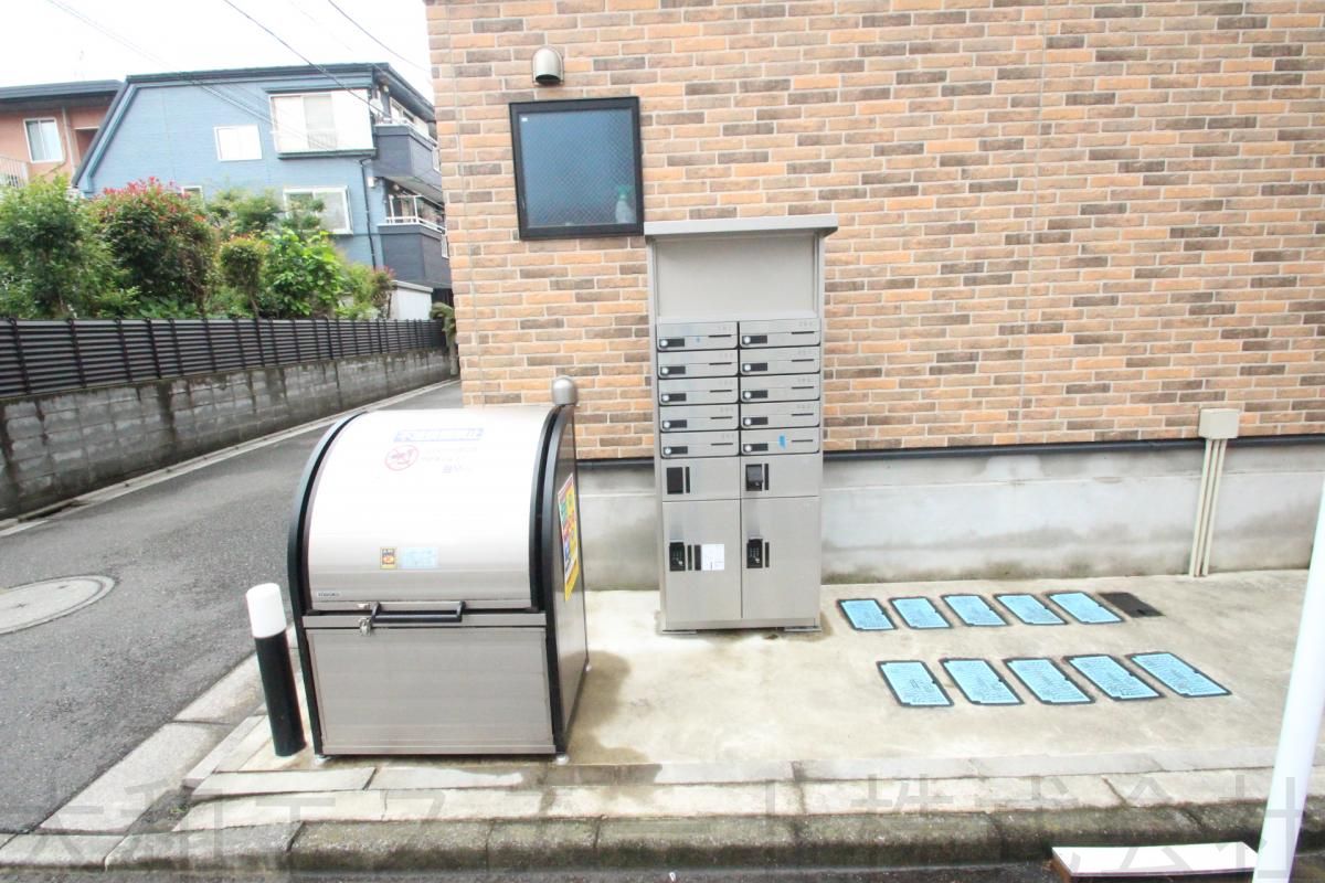 ゴミ置き場?ポスト