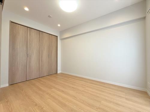 東側洋室約５．３帖（１）