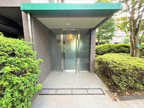 エントランス前