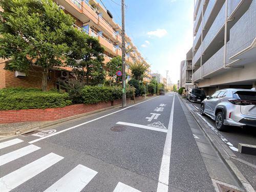 【現地前面道路２０２５年９月撮影】