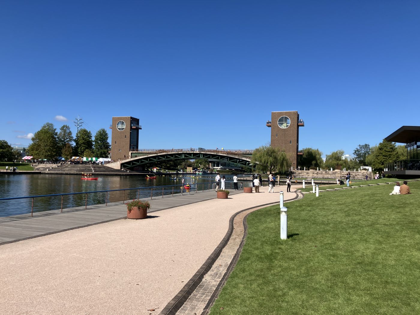 富巖運河環水公園　約400ｍ（徒歩5分）　2024年10月撮影