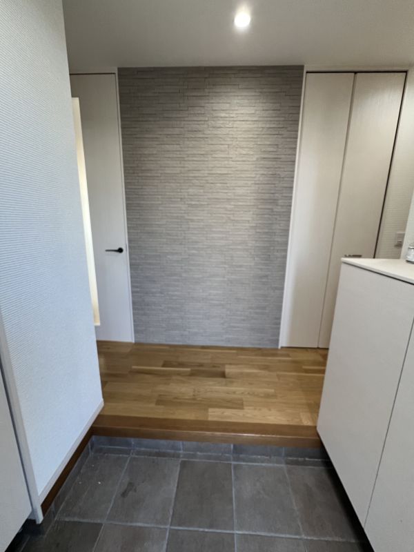 玄関（2024年12月撮影）