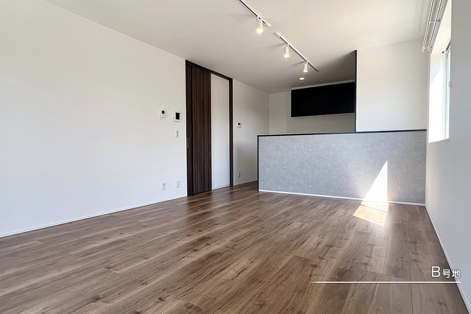 セキュレア初生町IV