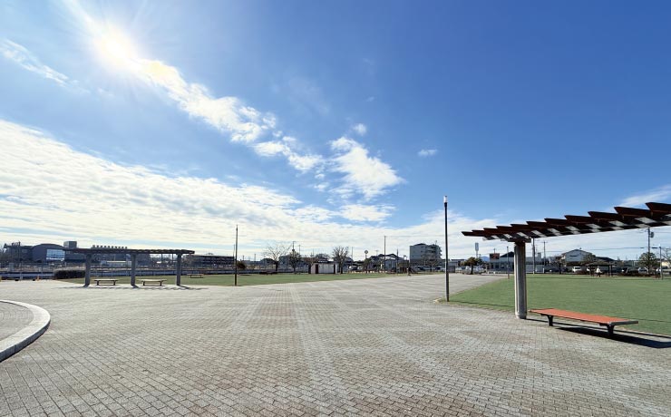 內(nèi)原駅北出會(huì)いの広場(chǎng)公園 