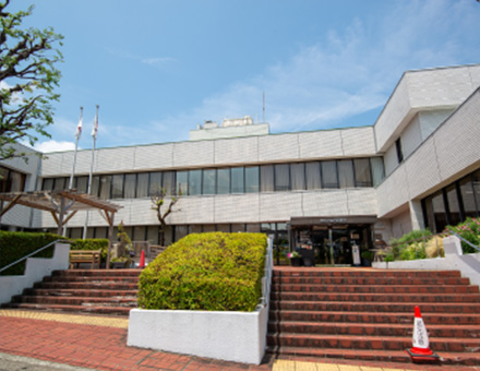 橫浜市山內図書館