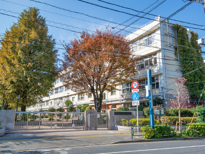 區(qū)立三宿中學校