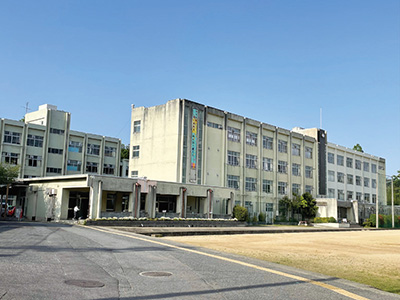 登美ヶ丘中學校