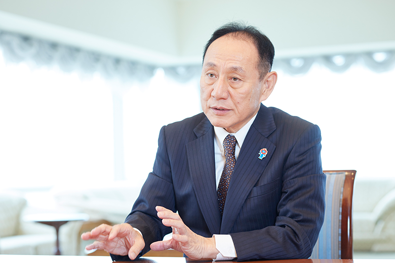 代表取締役社長/CEO 芳井敬一