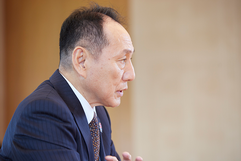 代表取締役社長/CEO 芳井敬一